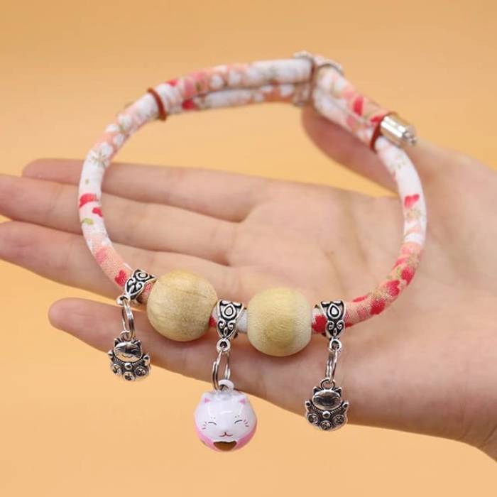 Camphor Wood Cat Collar Bell Temporarily Prevent Fleas Adjustable Necklace Collar