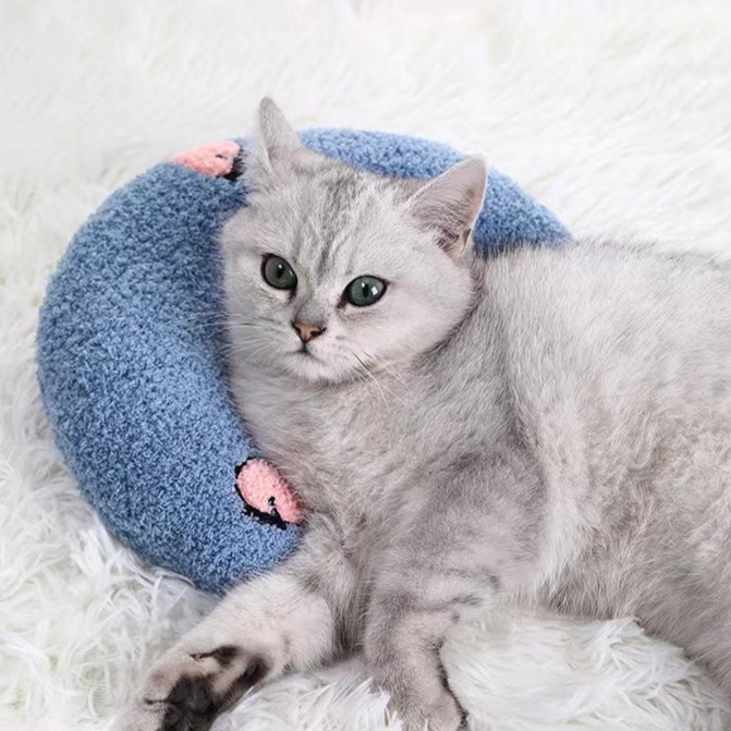 U Shaped Comfortable Neck Protector Sleeping Pillow for Pet cat & Puppy