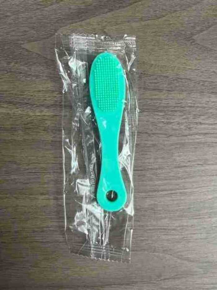 Soft Gel finger Face / Nose Cleaning brush with soft bristle cleansing brush for cleansing Teeth, Nose area for Pet Cat & Dog