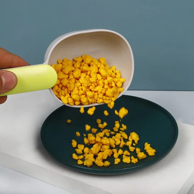 Creative Measuring Cup Curved Design Feeding Spoon for Cats and Dogs