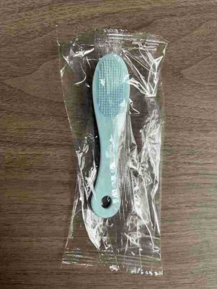 Soft Gel finger Face / Nose Cleaning brush with soft bristle cleansing brush for cleansing Teeth, Nose area for Pet Cat & Dog